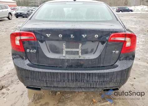 2015 Volvo S60 Platinum z USA, uszkodzony, nr VIN YV126MFM4F1337860